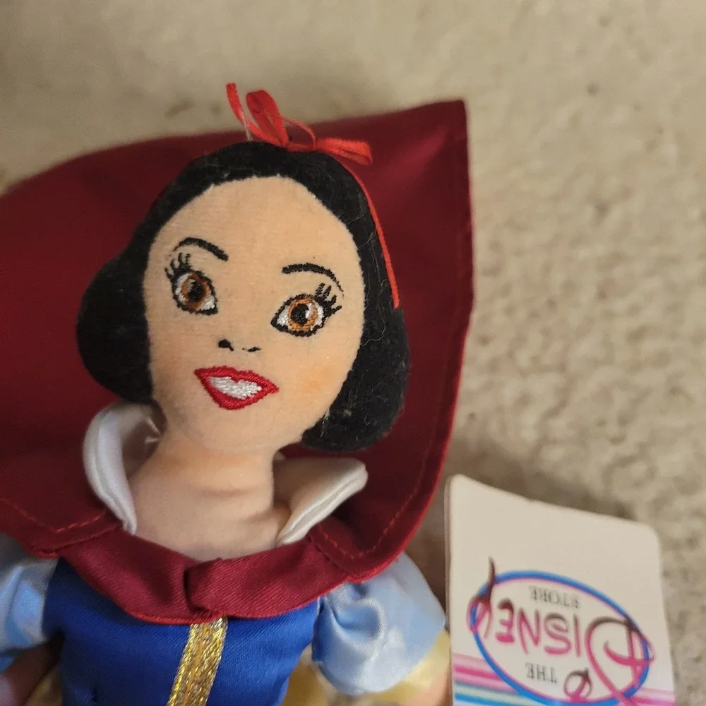 The Disney Store Princess Snow White 10